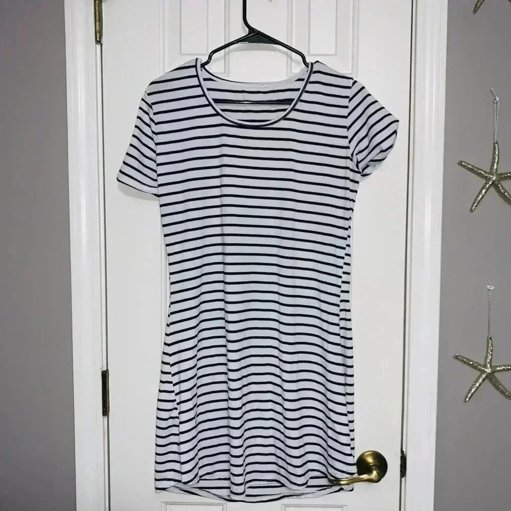 🧾 Striped Bodycon Dress